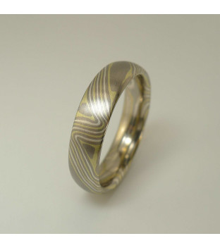Mokume-Gane-Ring tricolor aus 750 Gr&uuml;ngold, 500...
