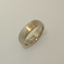 Mokume-Gane-Ring tricolor aus 916 Gelbgold, 500 Palladium...